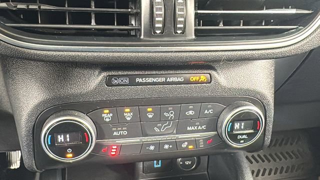 Used 2020 Ford Escape Titanium image 28