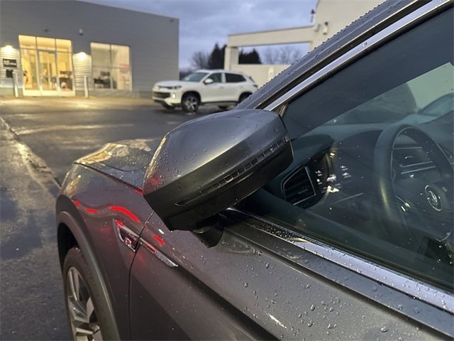 Used 2020 Volkswagen Tiguan SEL Premium R-Line image 10