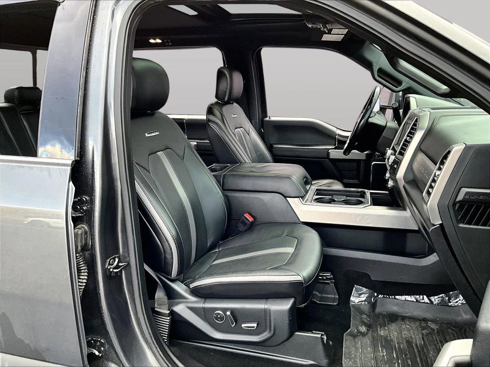 Used 2019 Ford F250 Platinum w/ Platinum Ultimate Package image 8