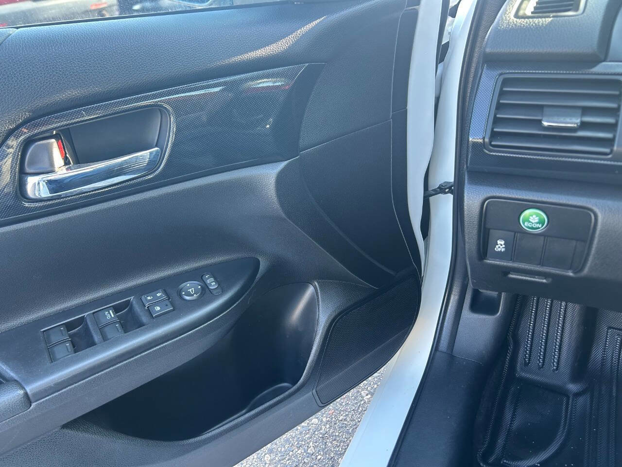 Used 2015 Honda Accord Sport image 4