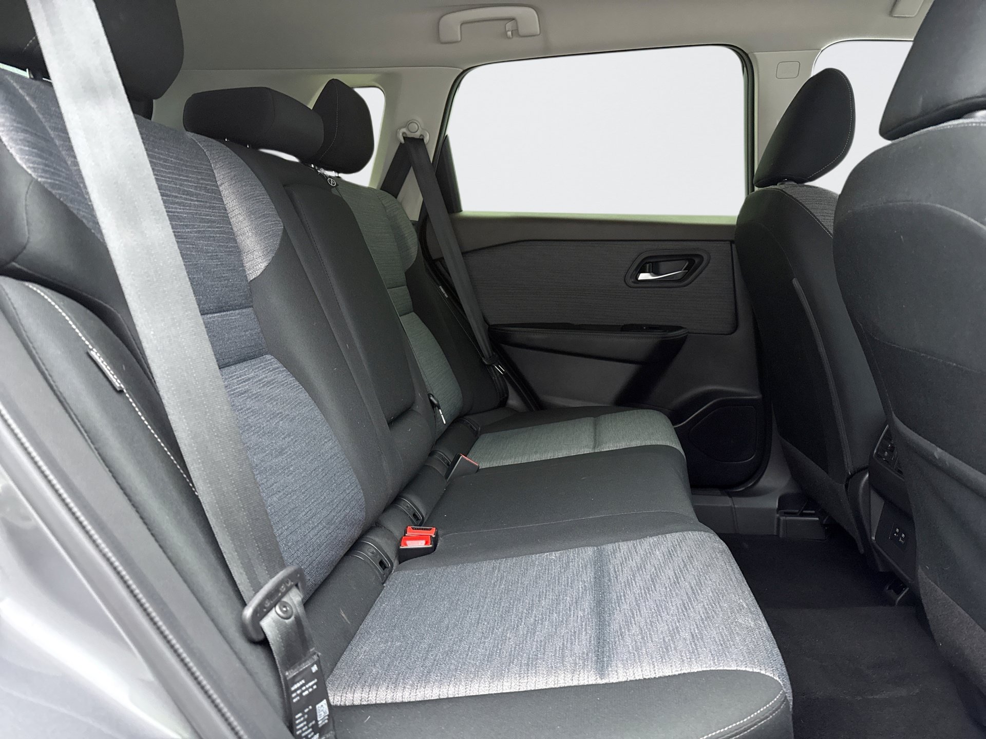 Used 2023 Nissan Rogue SV AWD/4WD image 17