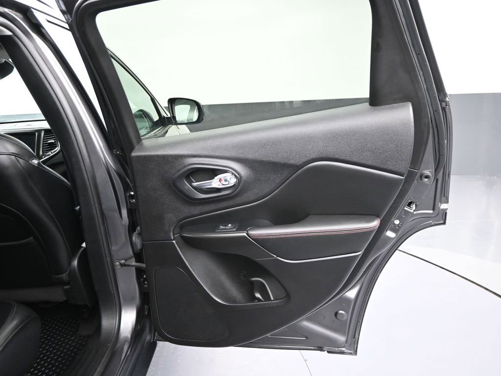 Used 2022 Jeep Cherokee Trailhawk w/ Premium Leather Package image 32