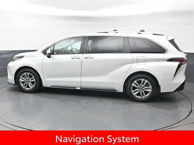 Used 2023 Toyota Sienna Limited image 4