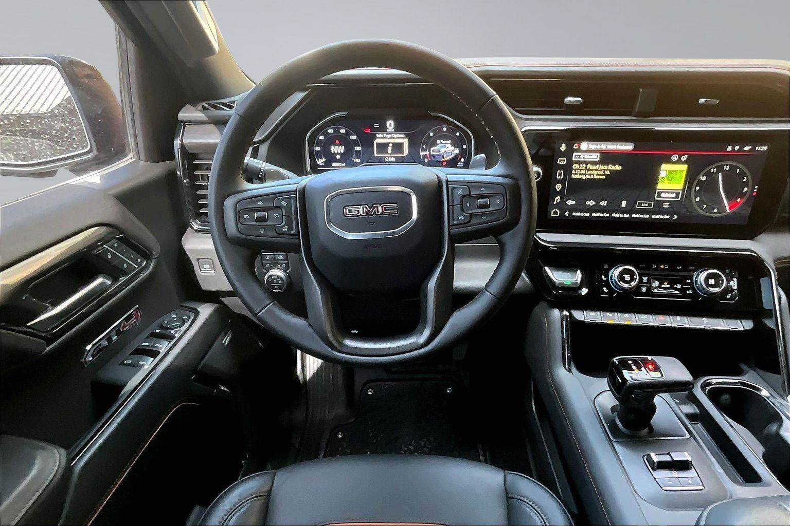 Used 2025 GMC Sierra 1500 AT4 w/ AT4 Premium Package AWD/4WD image 5