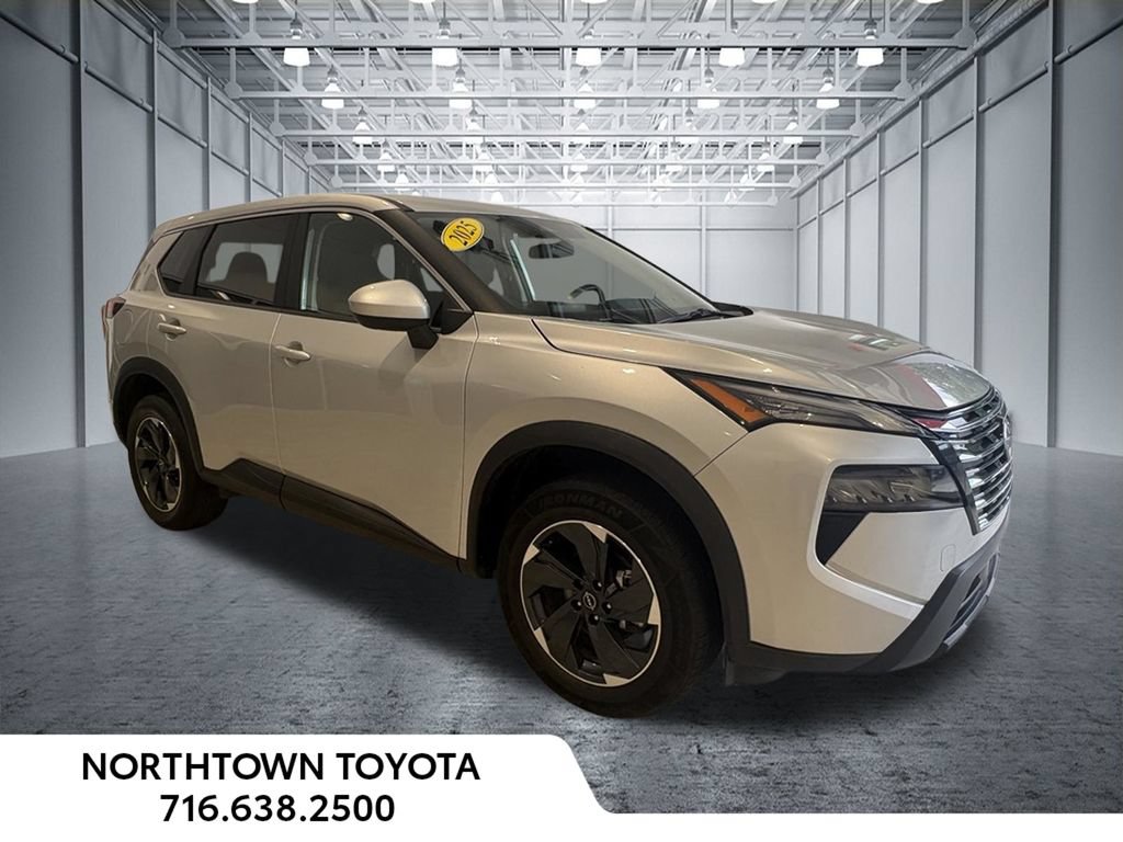 Used 2025 Nissan Rogue SV FWD image 36
