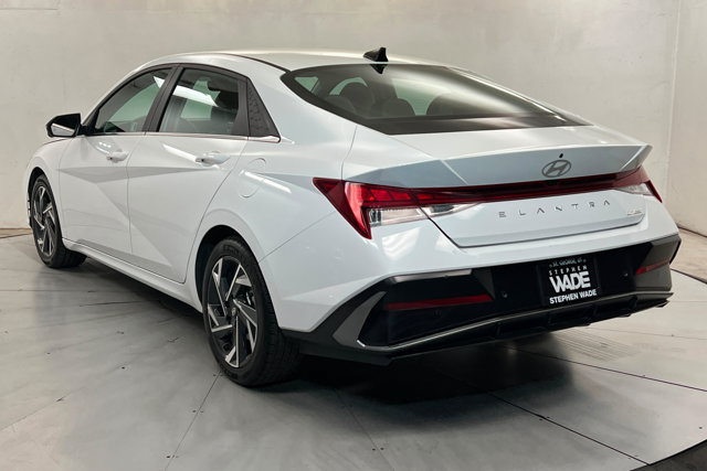 Used 2024 Hyundai Elantra Limited FWD image 3