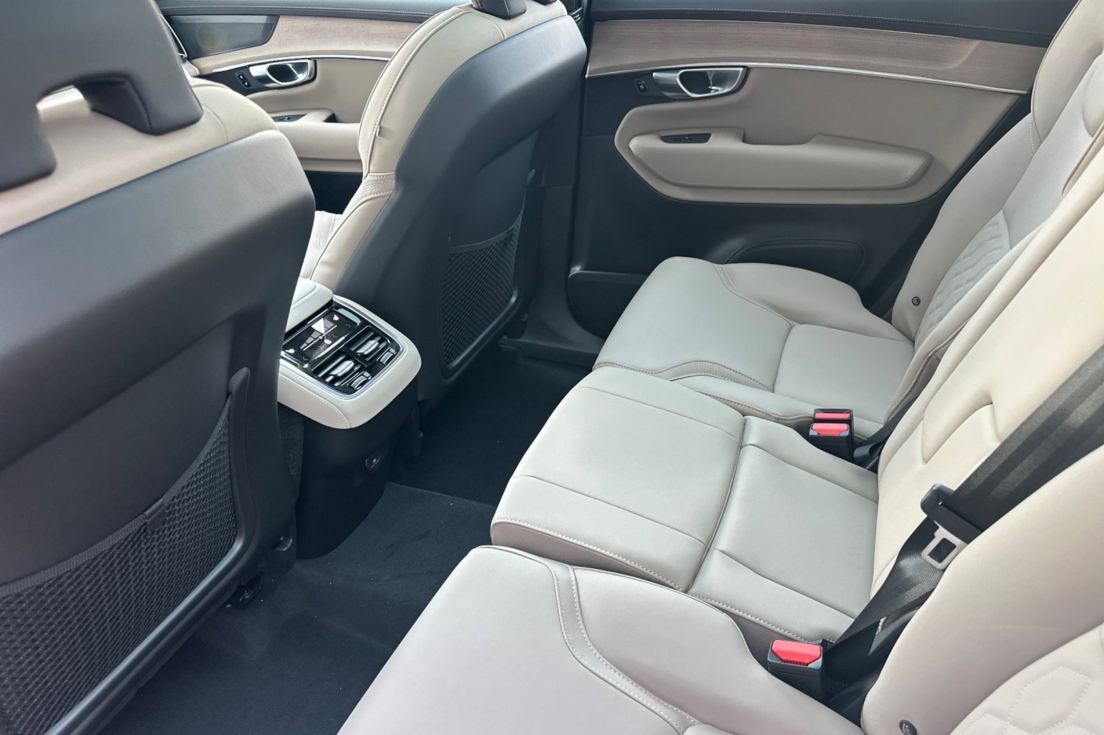 New 2026 Volvo XC90 B6 Plus w/ Protection Package Premier image 12