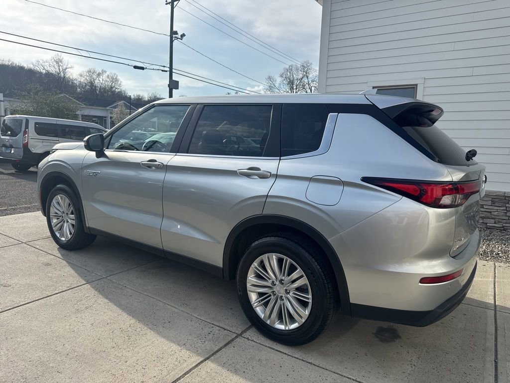 New 2025 Mitsubishi Outlander ES AWD/4WD image 3