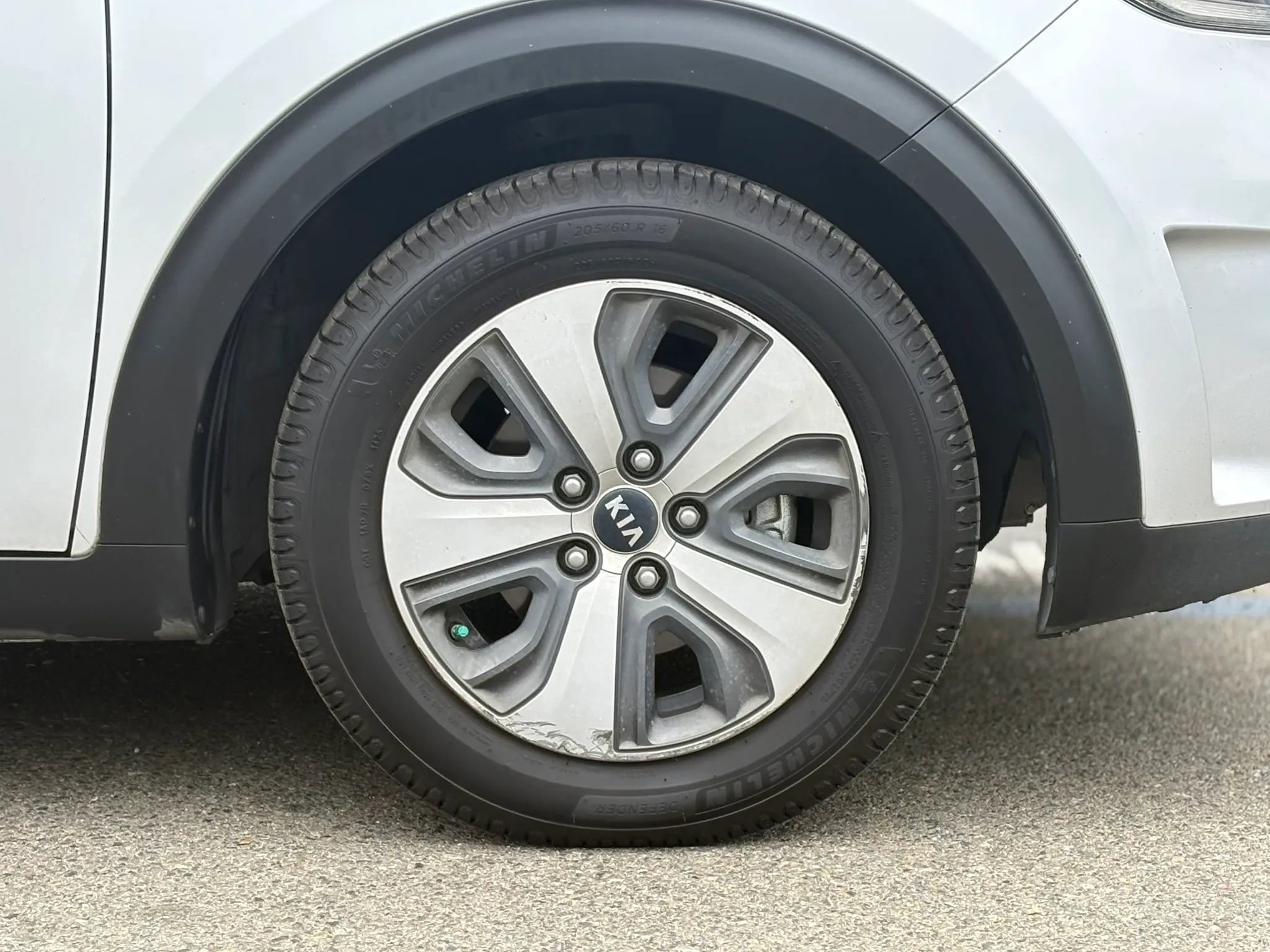 Used 2018 Kia Niro EX Premium image 33