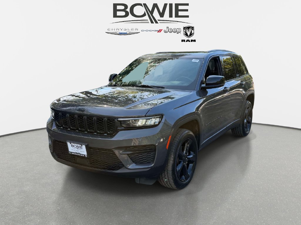 Used 2022 Jeep Grand Cherokee Altitude AWD/4WD image 5