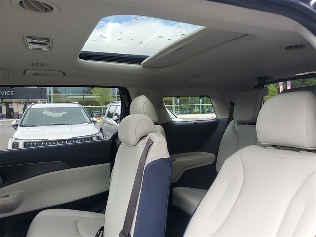 New 2026 Kia Carnival SX w/ SX Dark Edition Package image 9