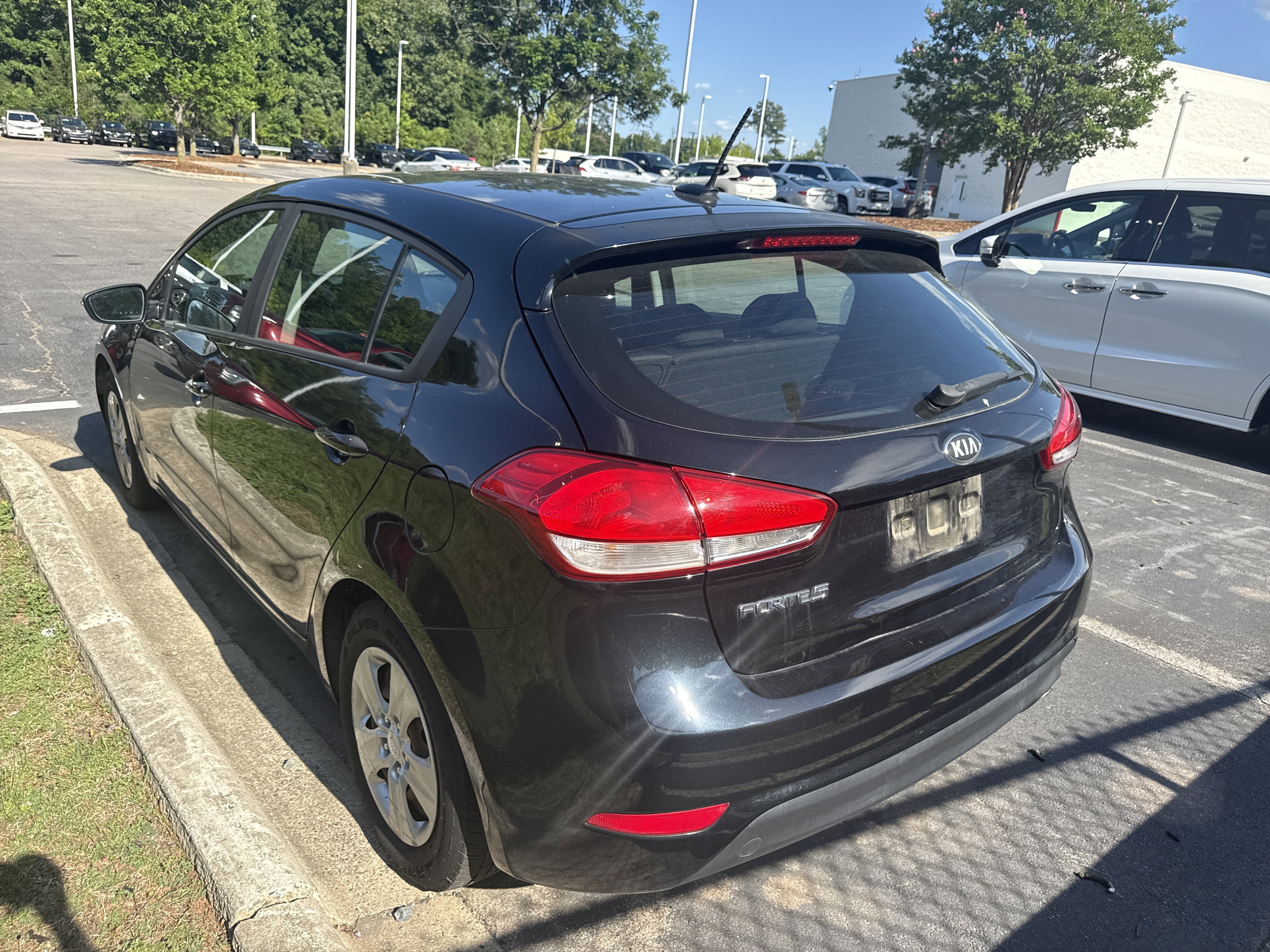 Used 2017 Kia Forte LX FWD image 9
