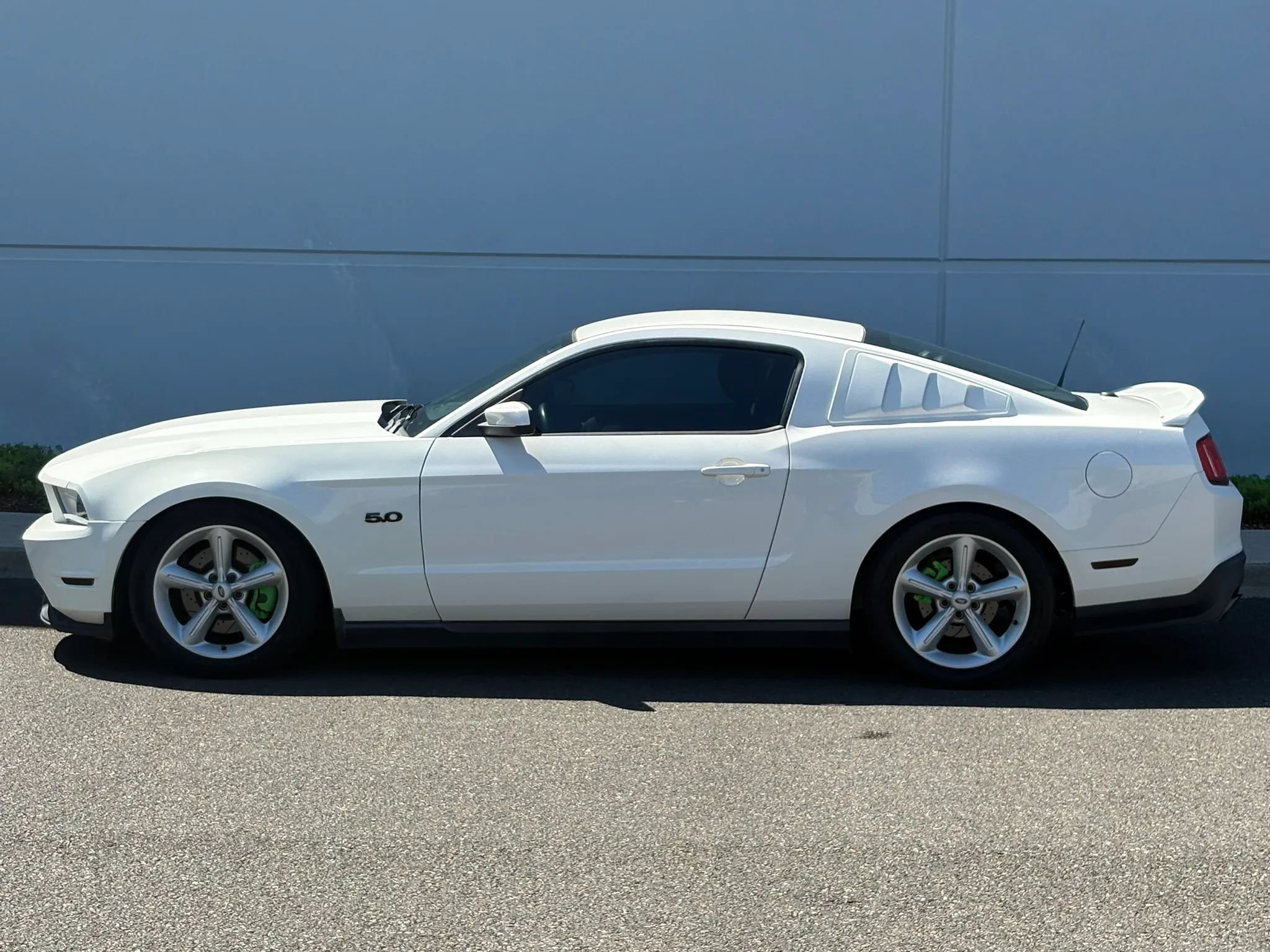 Used 2011 Ford Mustang GT Premium w/ Electronics Pkg RWD image 3