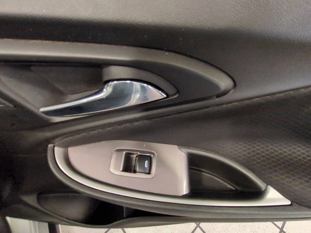 Used 2018 Chevrolet Malibu LS image 18