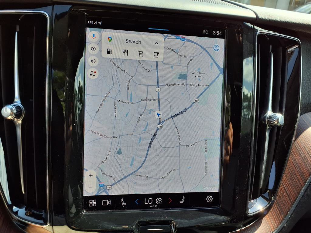 Used 2024 Volvo XC60 B5 Plus image 20