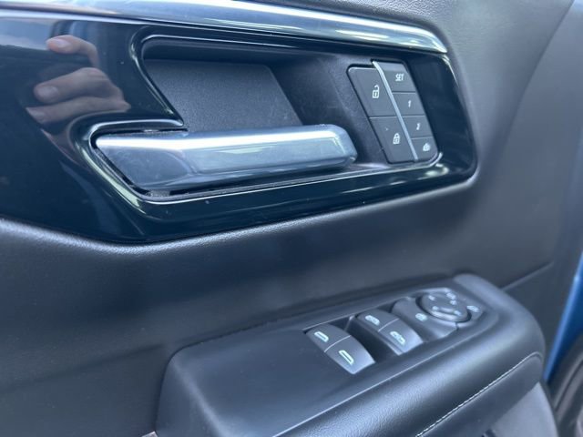 Used 2025 Chevrolet Suburban LT image 12