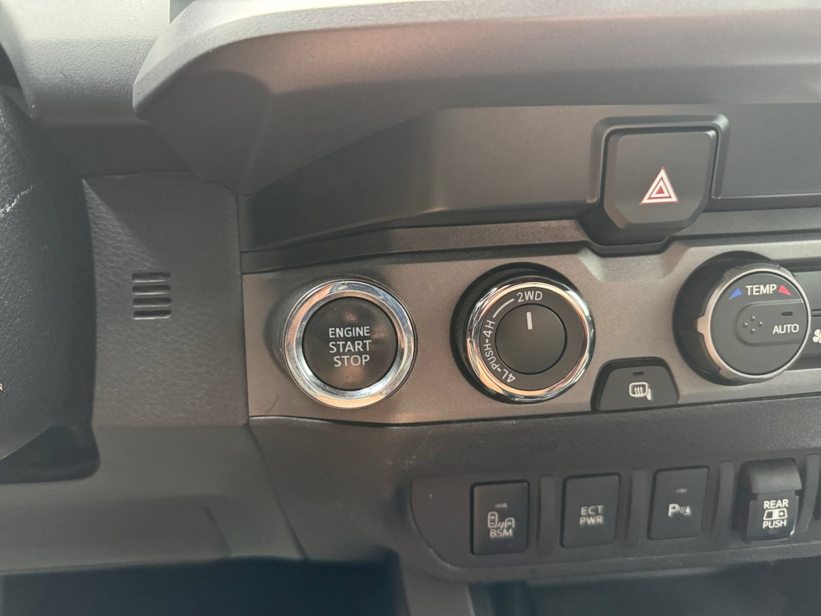 Used 2021 Toyota Tacoma TRD Off-Road w/ Technology Package AWD/4WD image 5