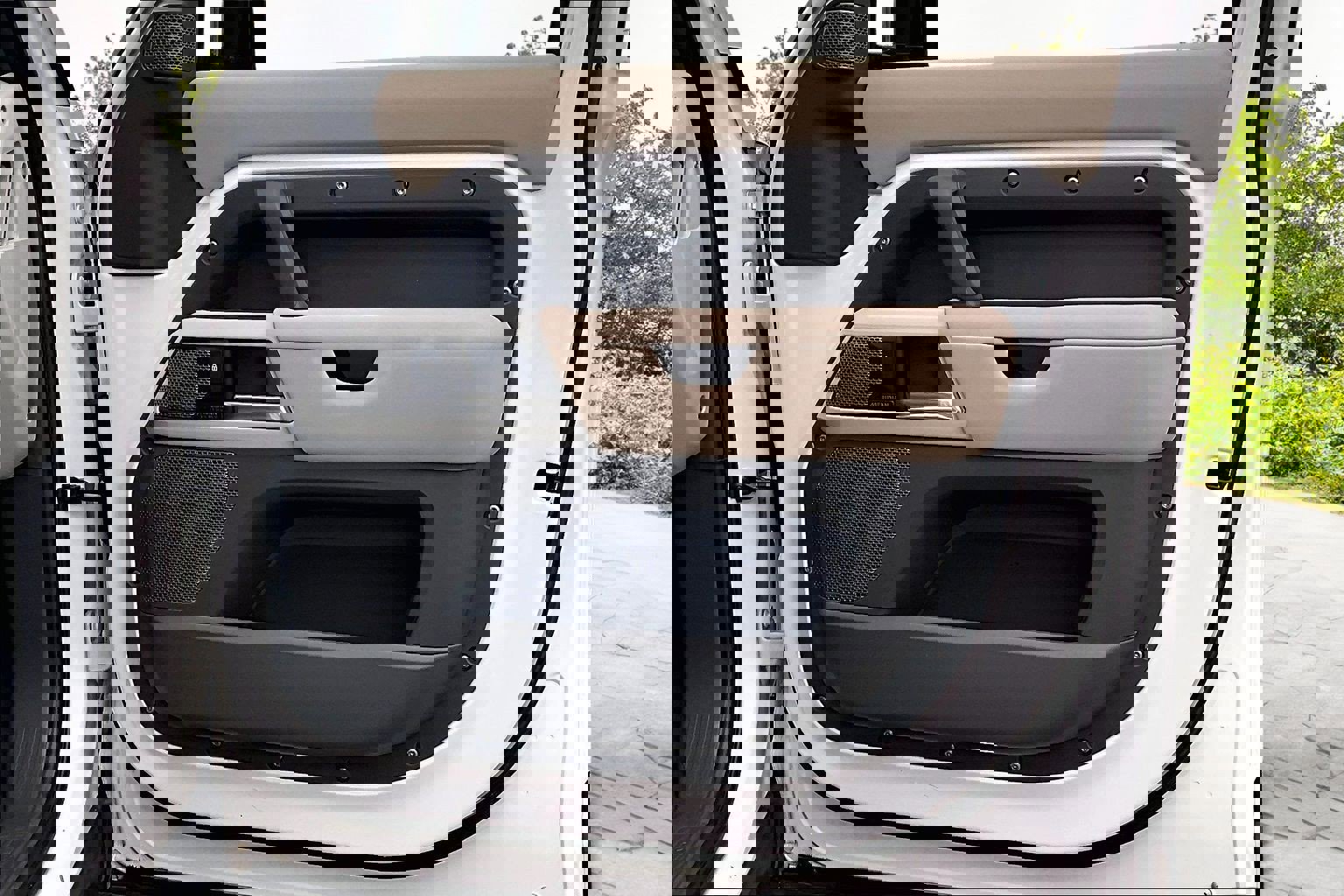 Used 2022 Land Rover Defender 110 SE image 24