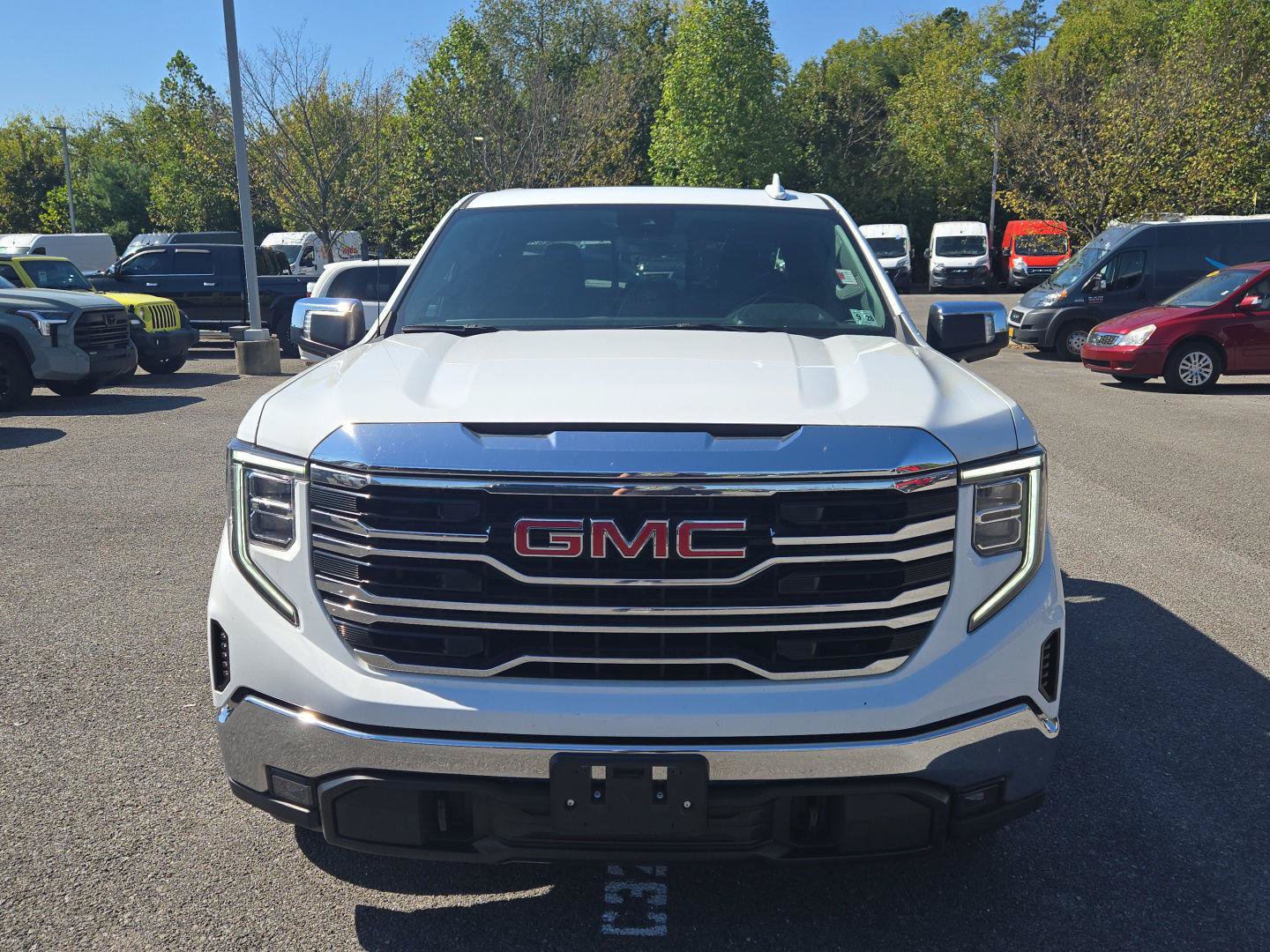 Used 2023 GMC Sierra 1500 SLT w/ SLT Convenience Package AWD/4WD image 2