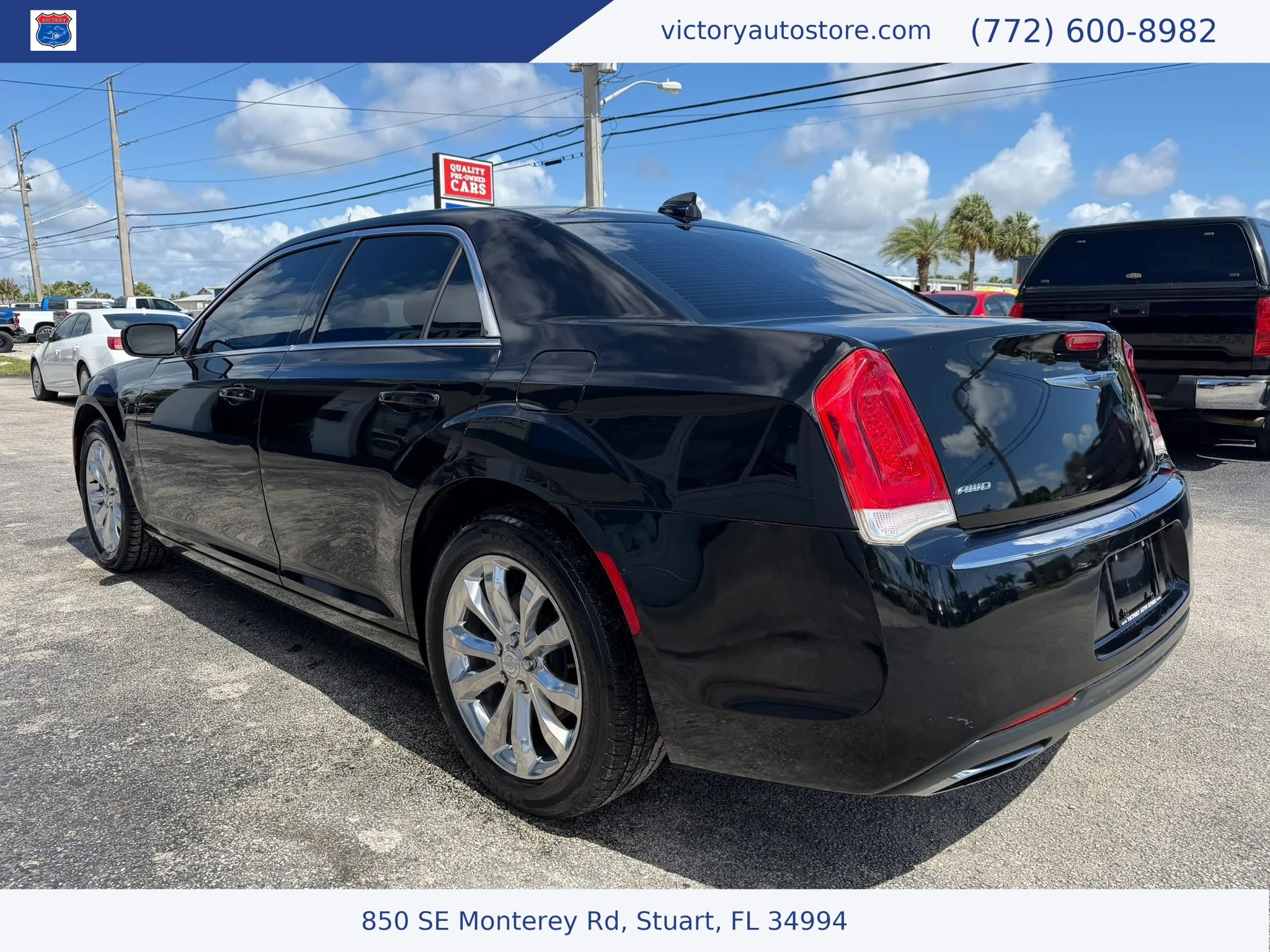 Used 2017 Chrysler 300 Limited AWD/4WD image 5