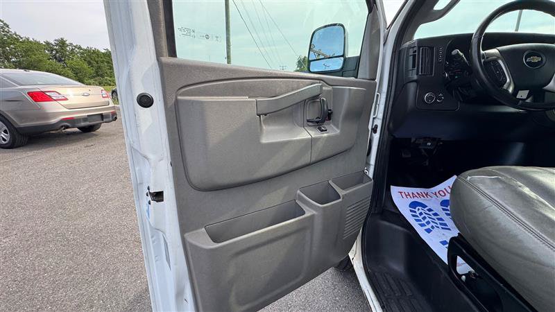 Used 2017 Chevrolet Express 2500 LS RWD image 28