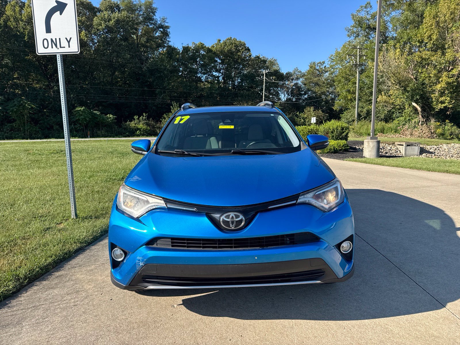 Used 2017 Toyota RAV4 XLE w/ Plus Special Value Package AWD/4WD image 2