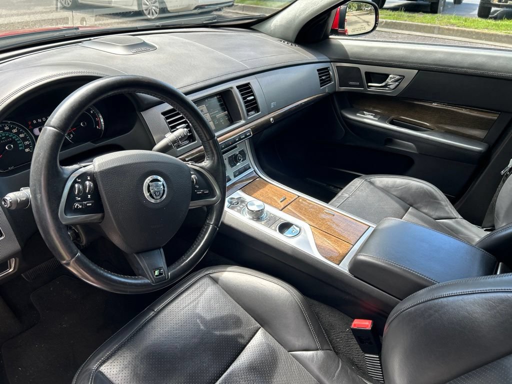 Used 2013 Jaguar XF R RWD image 10