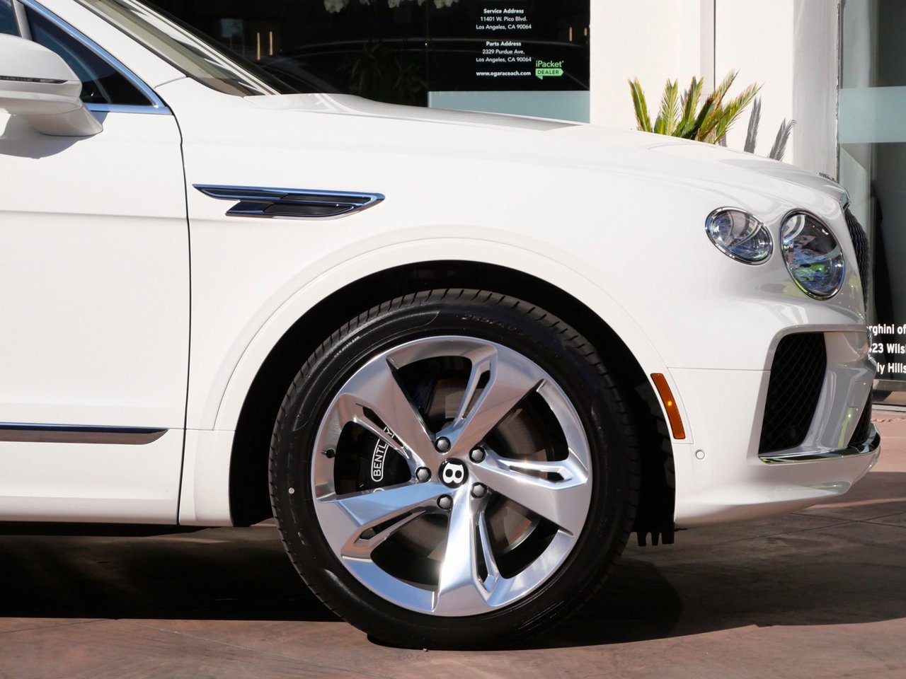 New 2025 Bentley Bentayga Plug-In Hybrid image 6