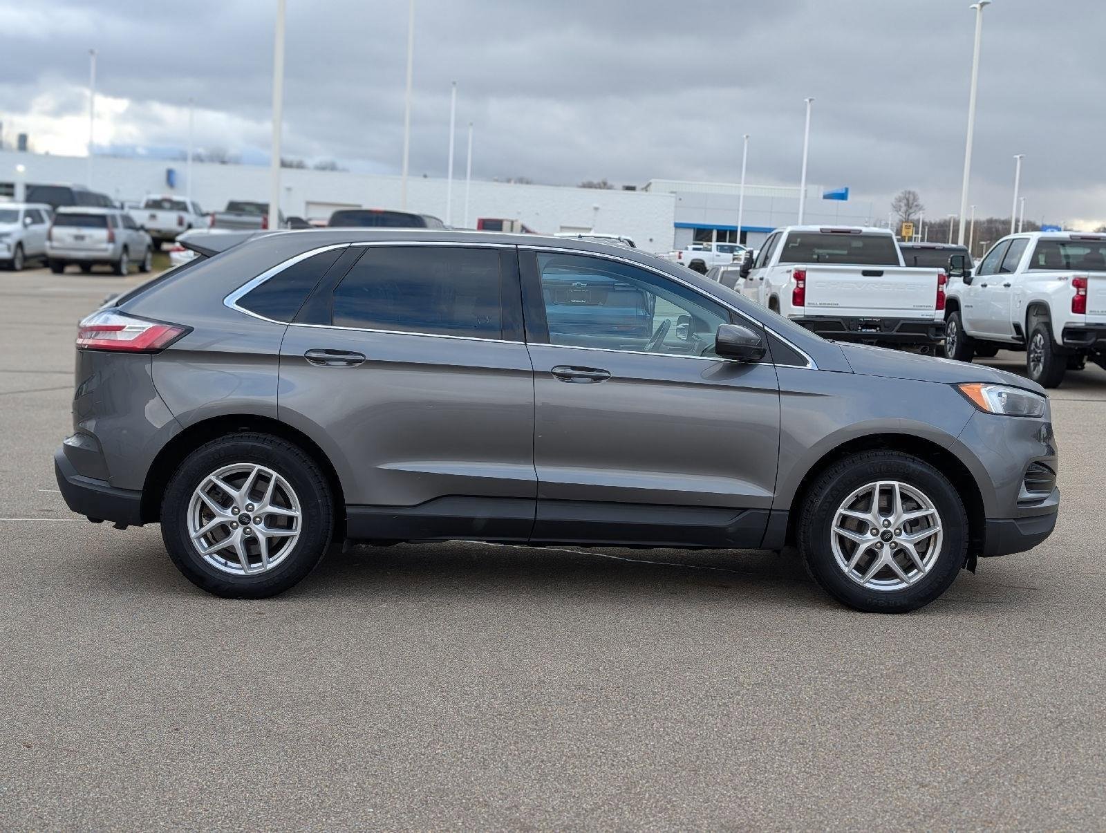 Used 2023 Ford Edge SEL image 9