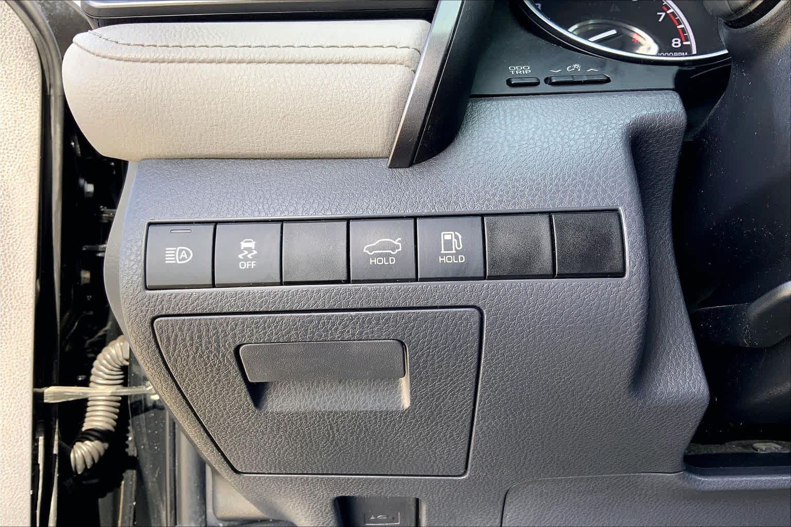 Used 2019 Toyota Camry SE w/ Convenience Package FWD image 33