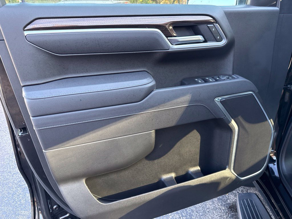Used 2025 Chevrolet Silverado 1500 LT AWD/4WD image 20