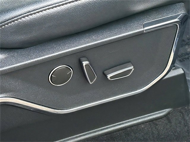 Used 2022 Ford F150 Lightning Lariat image 25