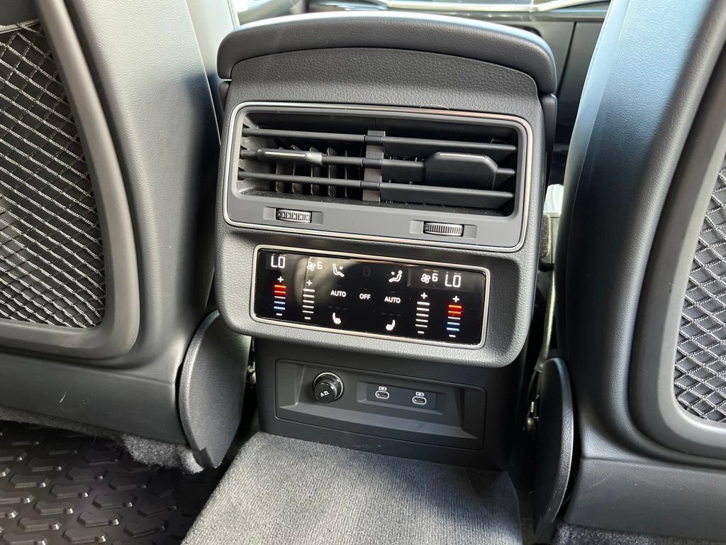 Used 2025 Audi Q7 3.0T Prestige AWD/4WD image 27