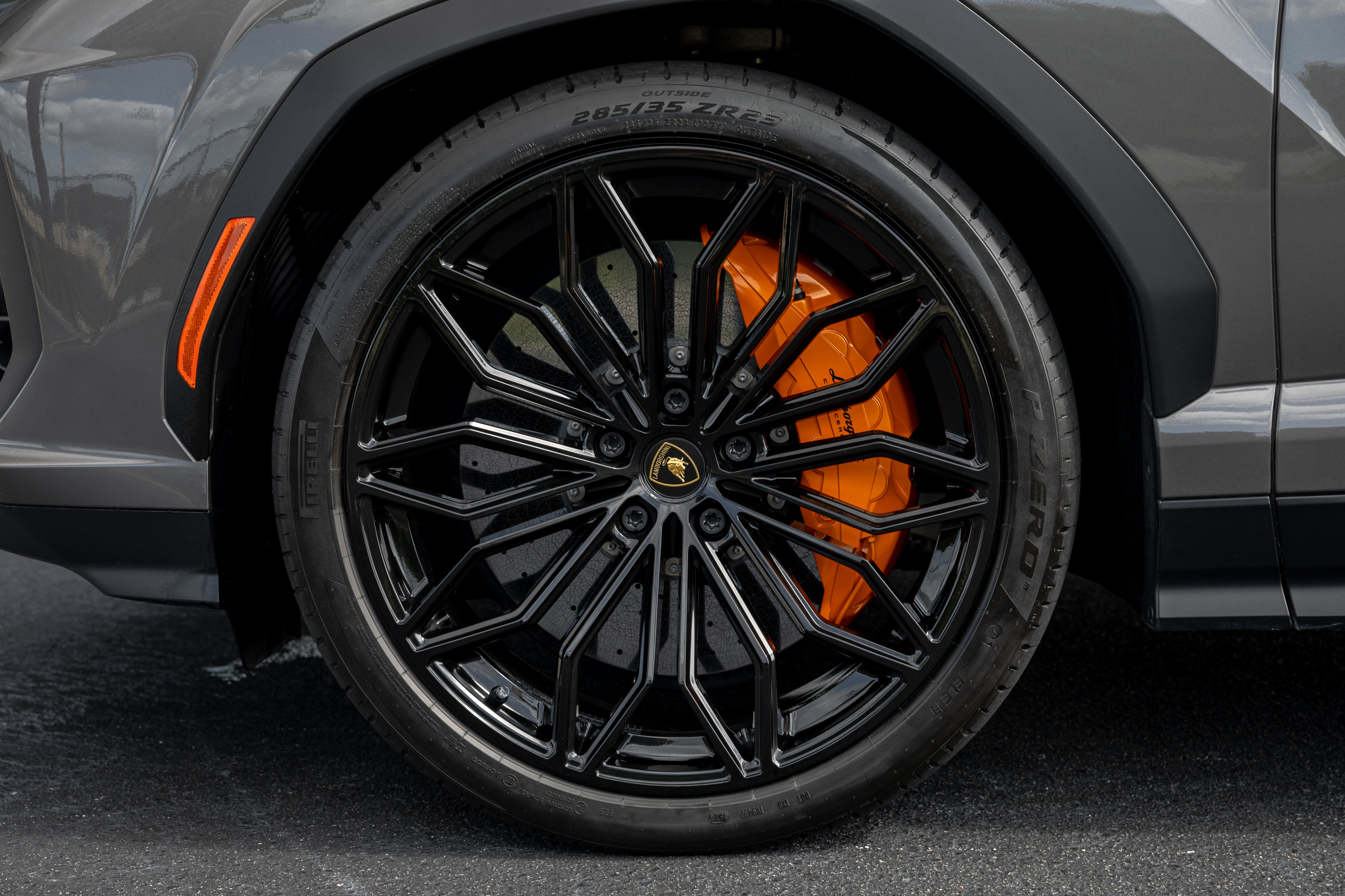 Used 2025 Lamborghini Urus Performante AWD/4WD image 7