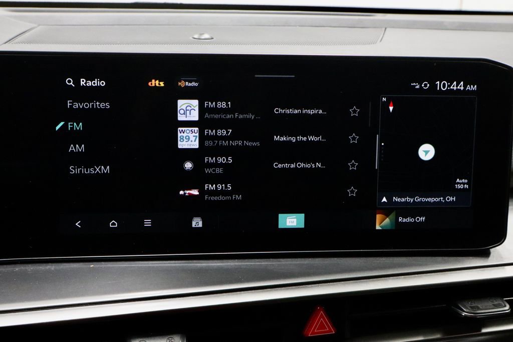 Used 2025 Kia Sorento S image 4