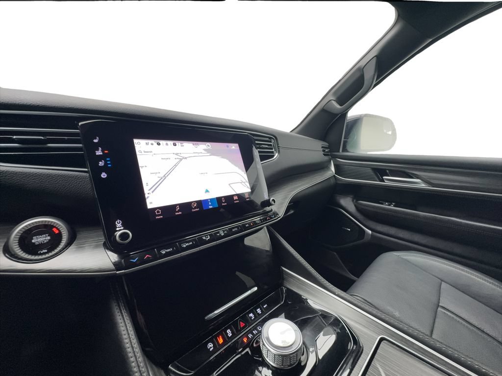 Used 2024 Jeep Wagoneer L Series II RWD image 46