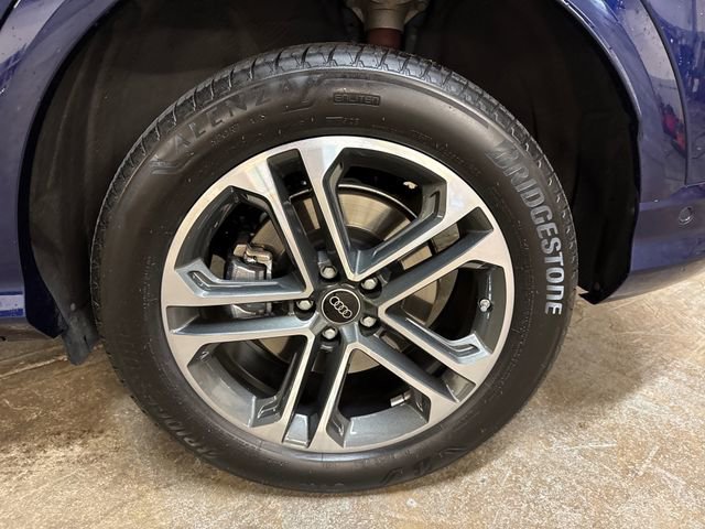 Certified 2025 Audi Q5 Premium w/ Convenience Package AWD/4WD image 9