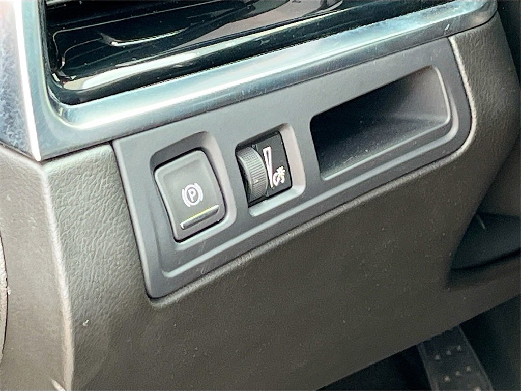 Used 2024 Cadillac XT6 Premium Luxury w/ LPO, Floor Liner Package image 10