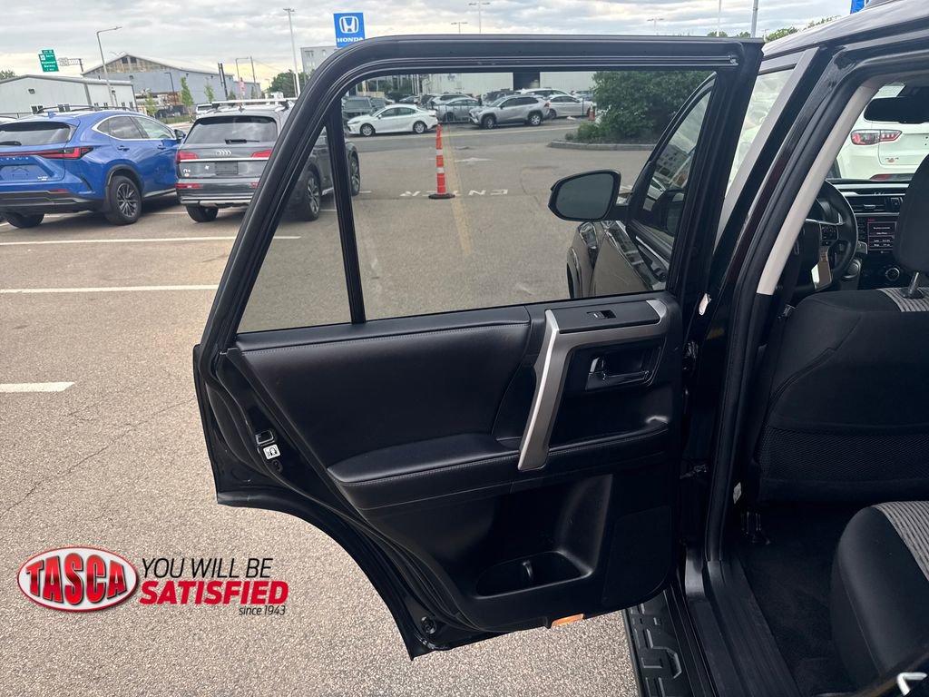 Used 2024 Toyota 4Runner SR5 AWD/4WD image 37