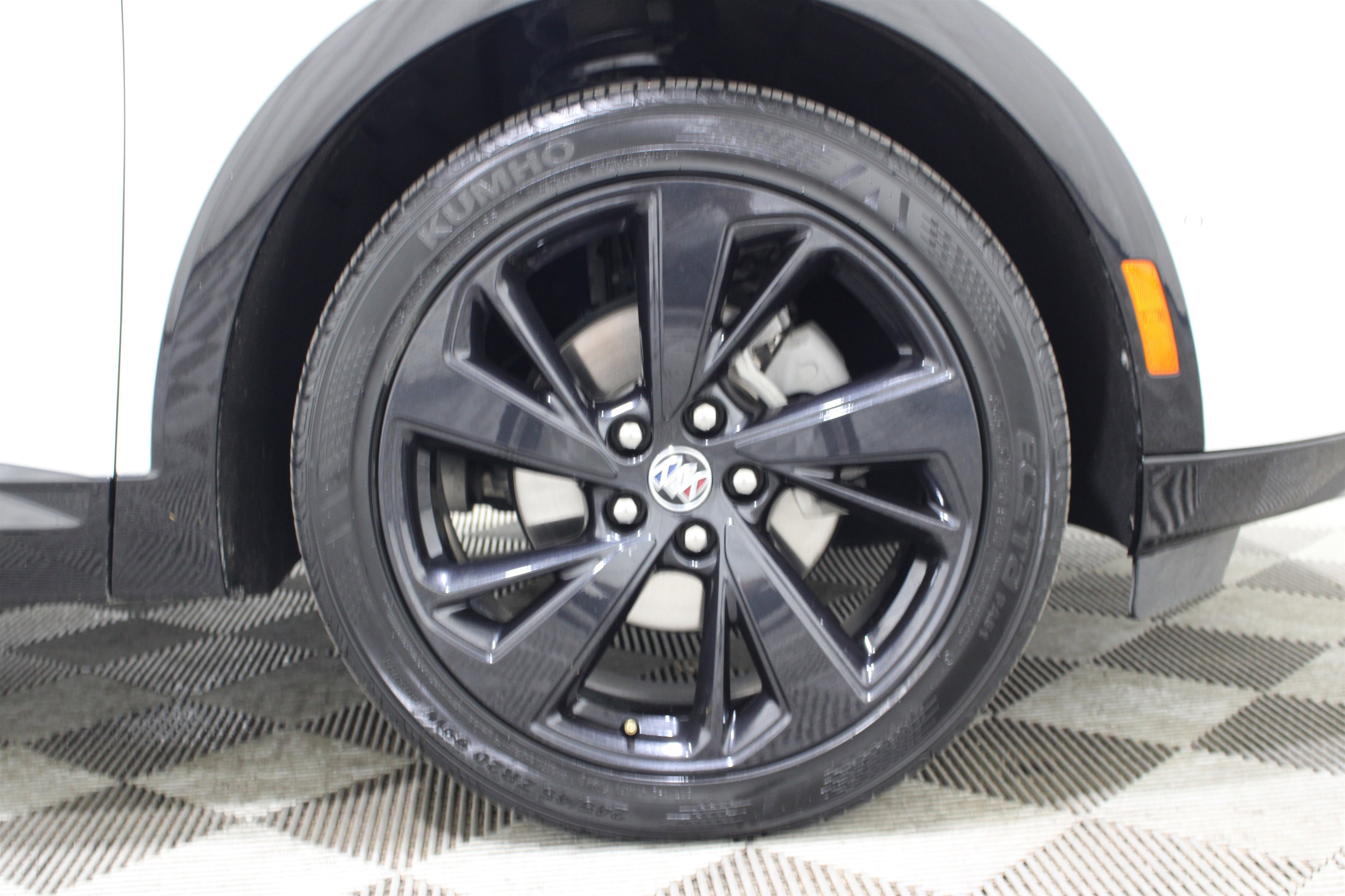 Used 2022 Buick Envision Essence w/ Technology Package II image 39