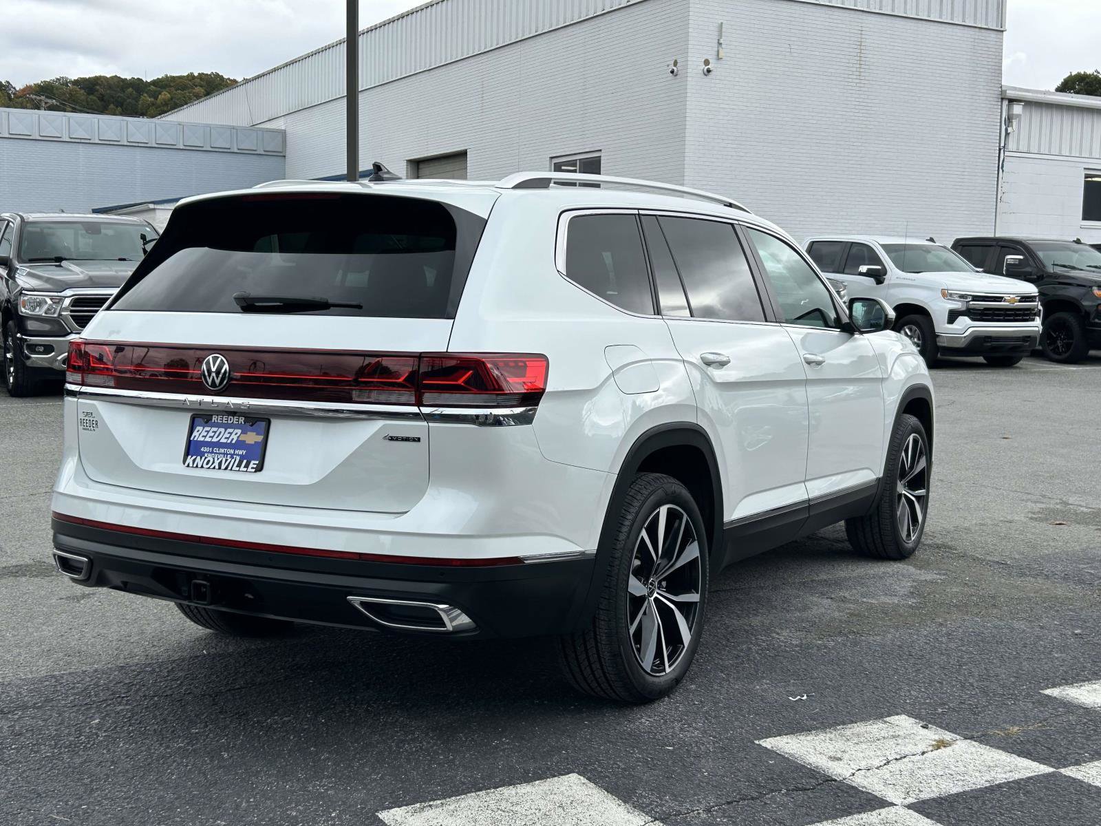 Used 2025 Volkswagen Atlas SEL image 3