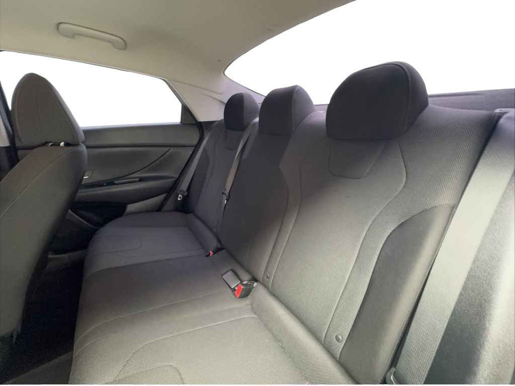 Used 2021 Hyundai Elantra SE FWD image 23