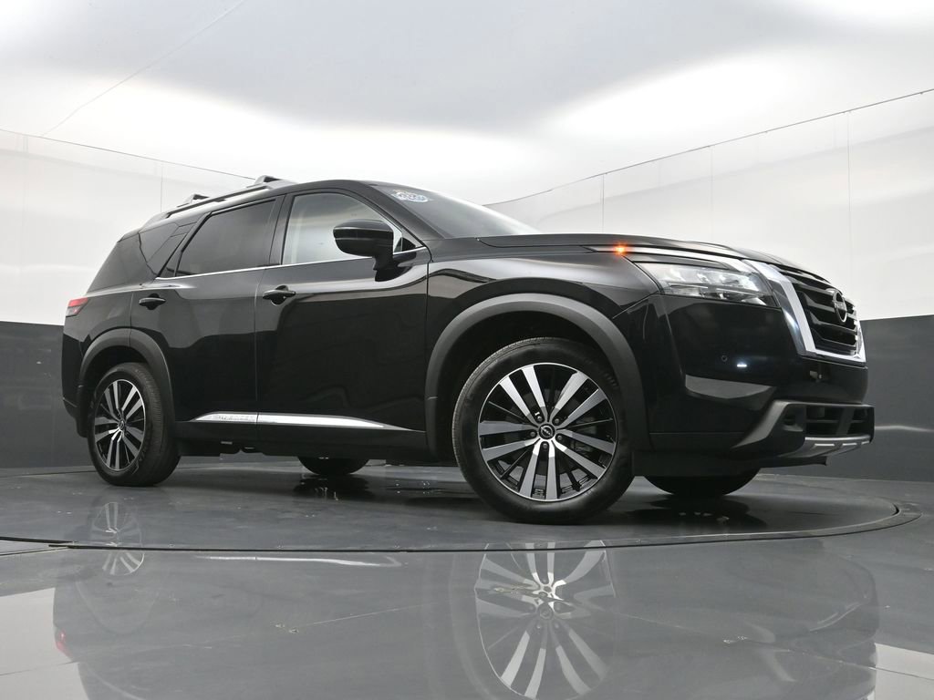 Used 2025 Nissan Pathfinder Platinum w/ Cargo Package FWD image 30