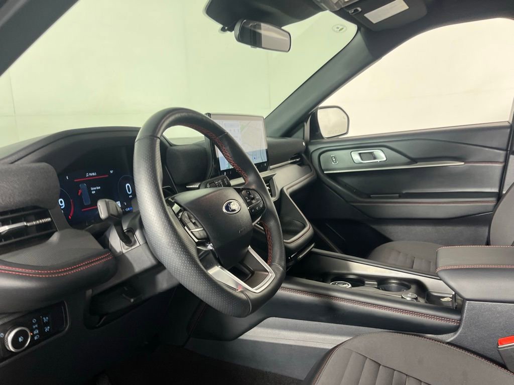 Used 2025 Ford Explorer ST-Line w/ ST-Line Street Pack image 21