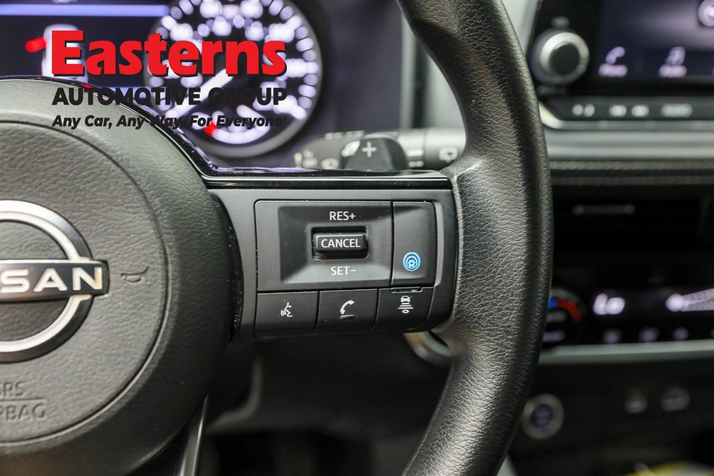 Used 2022 Nissan Rogue SV image 15