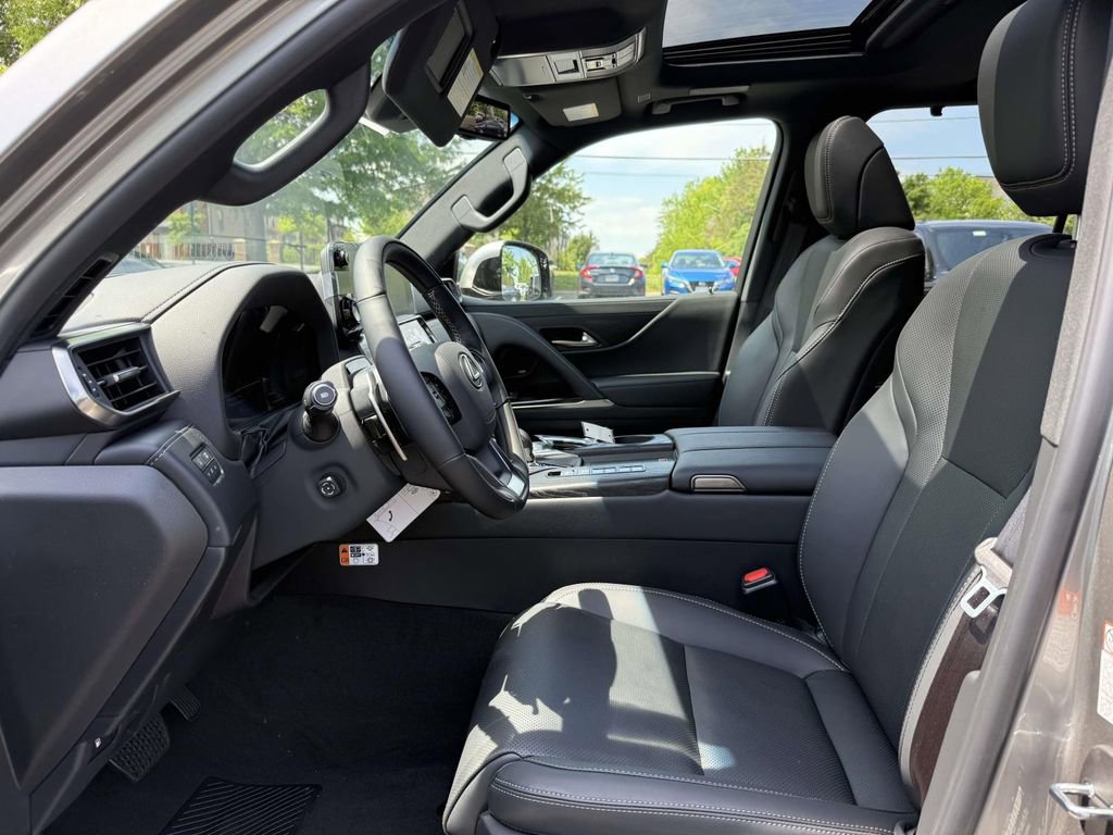 Used 2026 Lexus LX 700h Luxury w/ Accessory Package (Z1) AWD/4WD image 13