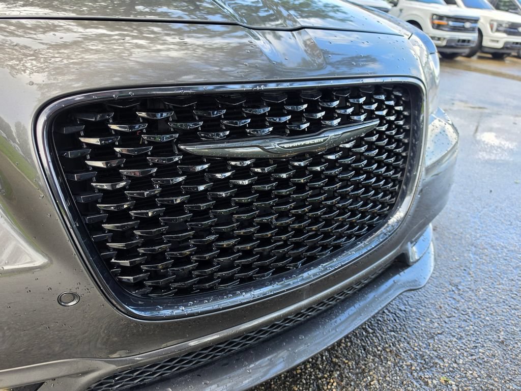 Used 2022 Chrysler 300 Touring L RWD image 13