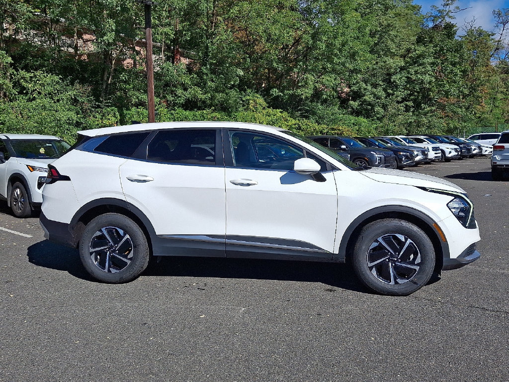 Used 2023 Kia Sportage LX AWD/4WD image 8