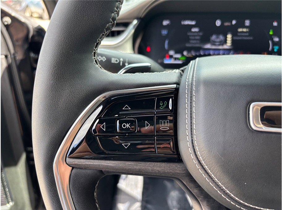 Used 2023 Jeep Grand Cherokee Overland image 31