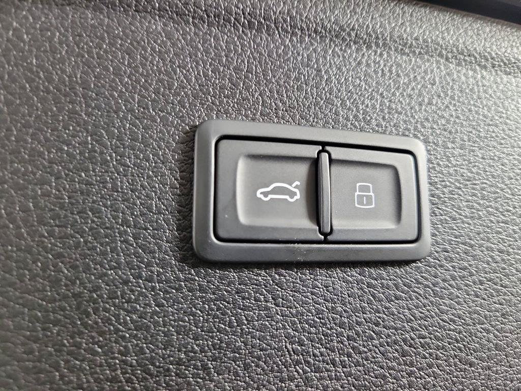 Used 2023 Audi Q5 e Premium Plus w/ Premium Plus Package AWD/4WD image 11